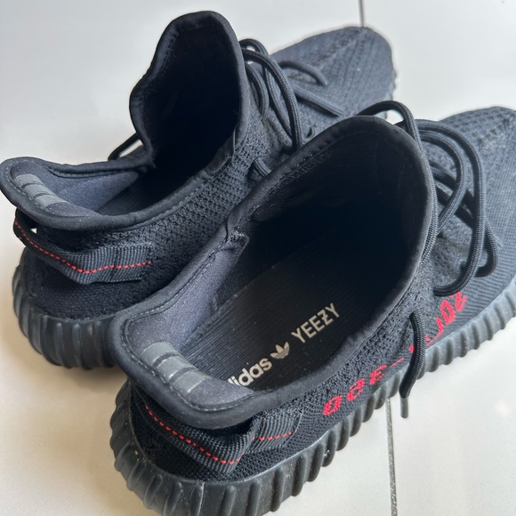Adidas Yeezy Boost 350 V2 Low Bred Size 9.5 Mens Great Condition Black/Red - Picture 6 of 7